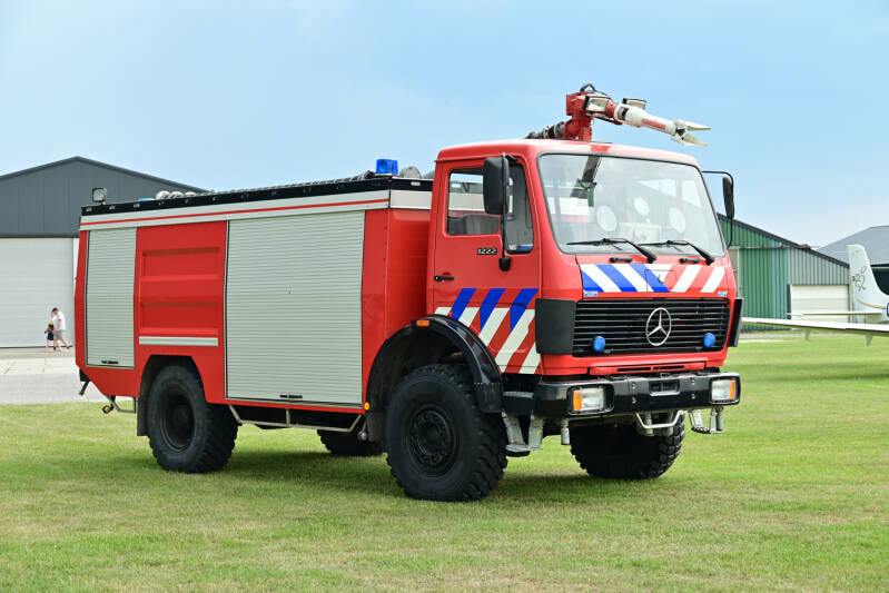 Kenteken: --Roepnummer:  Type voertuig: AS2 LD2000 T2700/200 P250 Merk &amp; Type: Mercedes Benz 1222AF Opbouw: Sala Kaross Zweden-Rosenbauer Bouwjaar: 1987 In dienst: 2011 Uit dienst: Standplaats: Arnemuiden