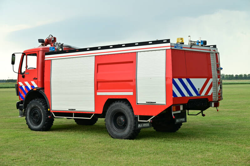 Kenteken: --Roepnummer:  Type voertuig: AS2 LD2000 T2700/200 P250 Merk &amp; Type: Mercedes Benz 1222AF Opbouw: Sala Kaross Zweden-Rosenbauer Bouwjaar: 1987 In dienst: 2011 Uit dienst: Standplaats: Arnemuiden