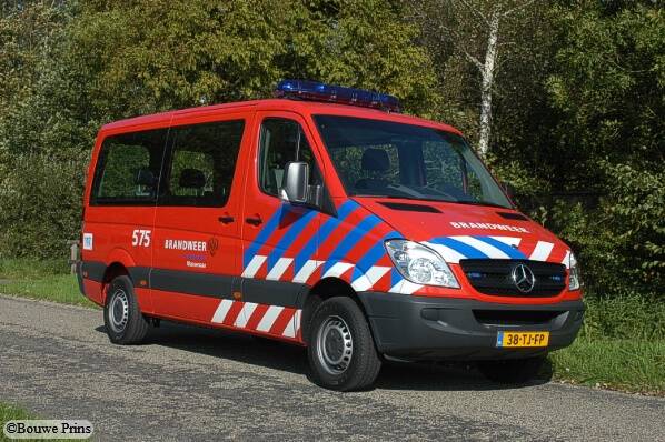 Kenteken: 38-TJ-FP Roepnummer: 575 > 15-1100 > 15-5026 Type voertuig: DB-K Merk &amp; Type: Mercedes Benz 311CDi37[Sprinter] Opbouw: Bouwjaar: 2006 In dienst: 2006 Uit dienst: 2017