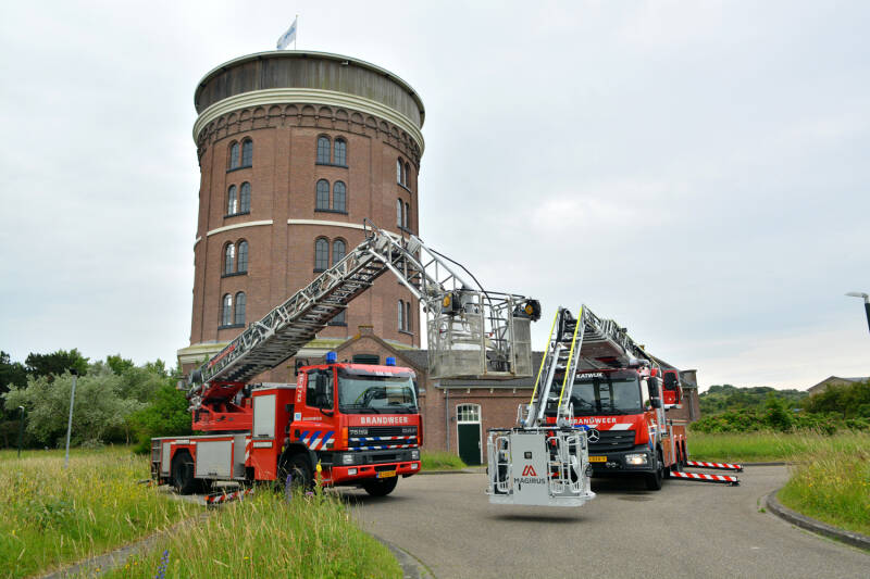 BJ-GX-70 en 73-BXN-9 Katwijk 