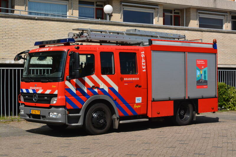 Kenteken: BT-NL-77 Roepnummer: 442 > 16-4231 Type voertuig: TS8 LD3000 HD265 T1500 Merk &amp; Type: Mercedes Benz 1426F..[Atego] Opbouw: Ziegler Brandweertechniek Bouwjaar: 2007 In dienst: 2011 Uit dienst: 2023
