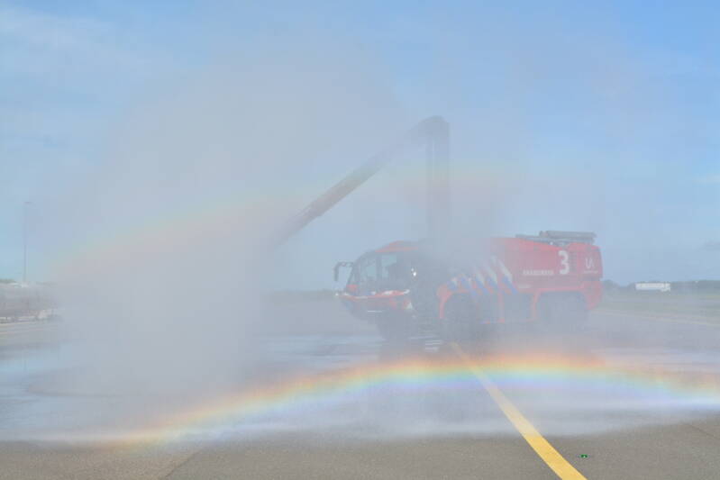 Roepnummer: 3 > 25-5263 Kenteken: Type voertuig: CT4 LD9000 T10000/1200 P250 Merk &amp; Type: Rosenbauer[New Panther](6x6) Opbouw: Rosenbauer Bouwjaar: 2021 In dienst: 2021 Uit dienst: