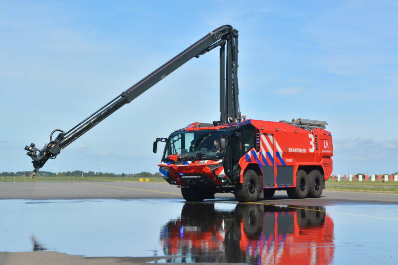 Roepnummer: 3 > 25-5263 Kenteken: Type voertuig: CT4 LD9000 T10000/1200 P250 Merk &amp; Type: Rosenbauer[New Panther](6x6) Opbouw: Rosenbauer Bouwjaar: 2021 In dienst: 2021 Uit dienst: