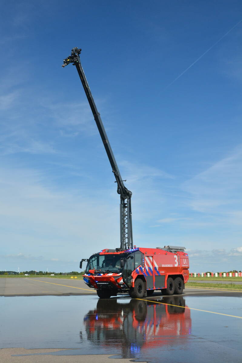 Roepnummer: 3 > 25-5263 Kenteken: Type voertuig: CT4 LD9000 T10000/1200 P250 Merk &amp; Type: Rosenbauer[New Panther](6x6) Opbouw: Rosenbauer Bouwjaar: 2021 In dienst: 2021 Uit dienst: