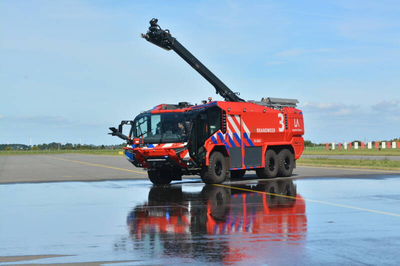 Roepnummer: 3 > 25-5263 Kenteken: Type voertuig: CT4 LD9000 T10000/1200 P250 Merk &amp; Type: Rosenbauer[New Panther](6x6) Opbouw: Rosenbauer Bouwjaar: 2021 In dienst: 2021 Uit dienst: