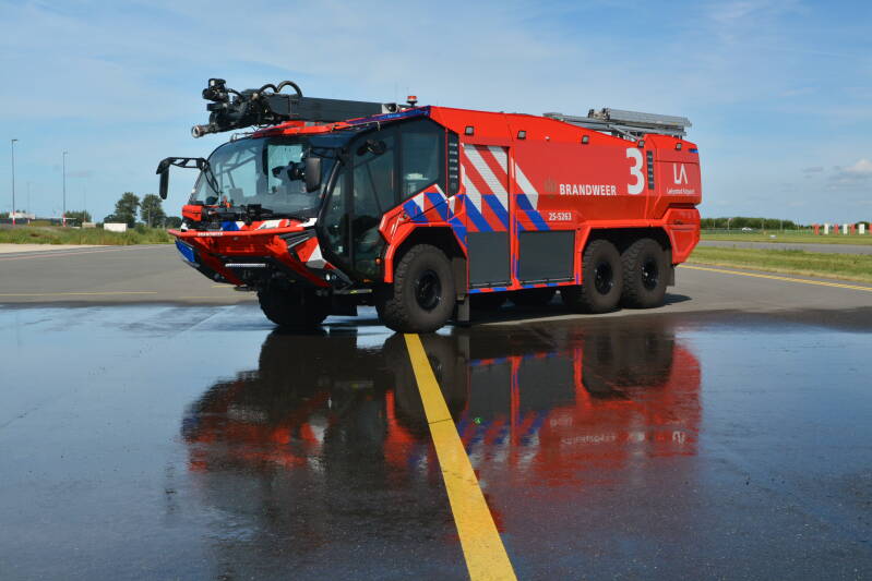 Roepnummer: 3 > 25-5263 Kenteken: Type voertuig: CT4 LD9000 T10000/1200 P250 Merk &amp; Type: Rosenbauer[New Panther](6x6) Opbouw: Rosenbauer Bouwjaar: 2021 In dienst: 2021 Uit dienst: