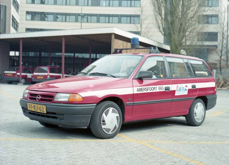 Kenteken: FF-RJ-62. Roepnummer 693.