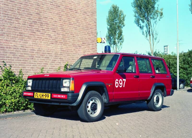 Kenteken: FL-LH-99 Roepnummer: 697 Type voertuig: DA-PR Merk &amp; Type: Jeep Cherokee Limited TD Opbouw: Bouwjaar: 1992 In dienst: 1992 Uit dienst: 1997