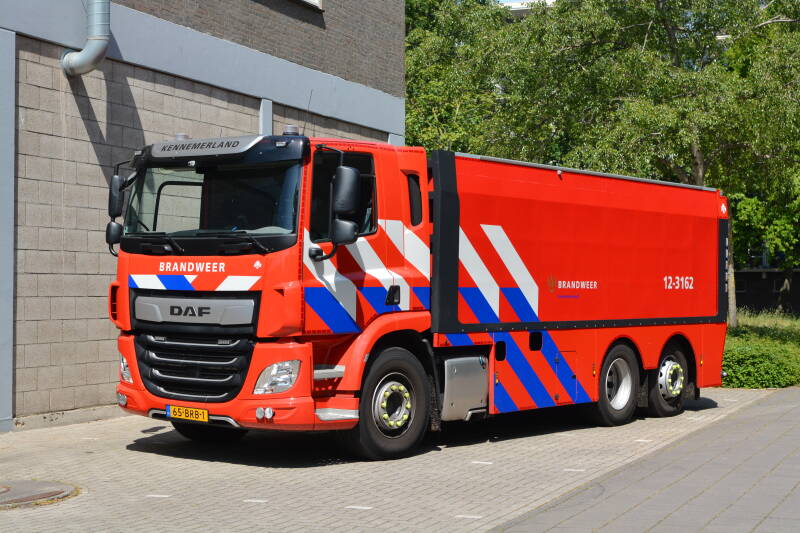Kenteken: 65-BRB-1 Roepnummer: 12-3162 Type voertuig: WT-G (LD4000 T17000) Merk &amp; Type: DAF CF340FAN560(6x2) Opbouw: IFFS-Jöhstadt Bouwjaar: 2020 In dienst: 2021 Uit dienst: Standplaats: Haarlem - Oost