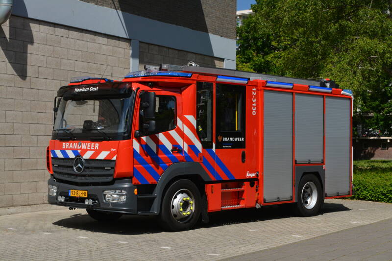 Kenteken: 93-BLH-8 Roepnummer: 12-3130 Type voertuig: TS7 LD3000 HD250 T2000 Merk &amp; Type: Mercedes Benz 1527F38[Atego] Opbouw: Ziegler Brandweertechniek Bouwjaar: 2018 In dienst: 2018 Uit dienst: Standplaats: Haarlem - Oost
