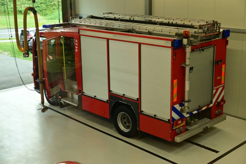 Kenteken: BV-PR-92 Roepnummer: 19-4736 Type voertuig: TS9 LD2800 HD265 T2400 Merk &amp; Type: Volvo FM9 Opbouw: Ziegler Brandweertechniek Bouwjaar: 2008 In dienst: 2008 Uit dienst: