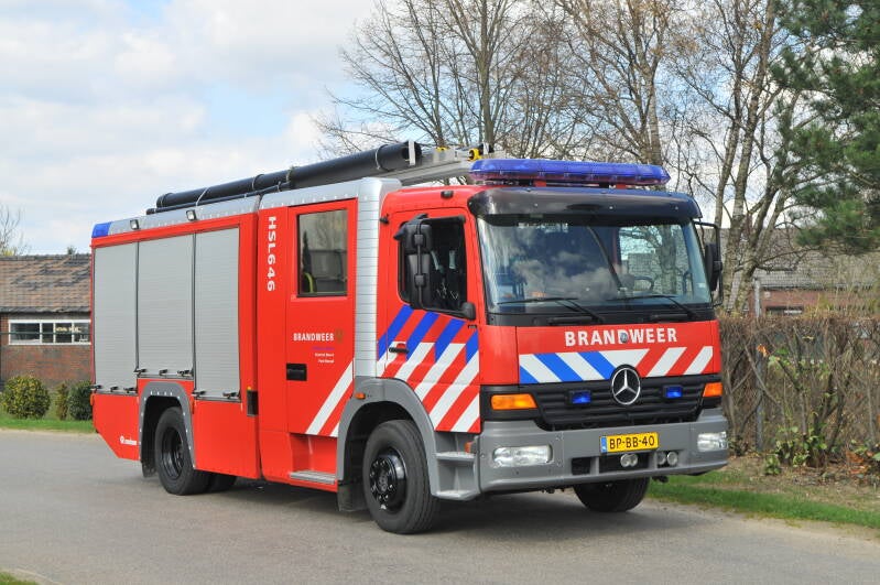 Kenteken: BP-BB-40 Roepnummer: HSL646 > 23-4631 Type voertuig: TS8 LD3000 HD250 T2200/200 Merk &amp; Type: Mercedes Benz 1325F36[Atego] Opbouw: Rosenbauer Bouwjaar: 2003 In dienst: 2003 Uit dienst: 2020. Naar regio Vakbekwaamheid