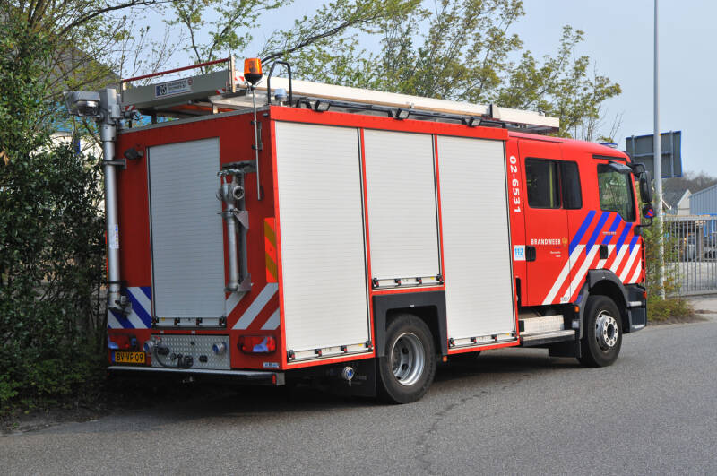 Kenteken: BV-VF-09 Roepnummer: 826 > 02-6531 Type voertuig: TS9 LD3200 HD240 T1500 Merk &amp; Type: MAN 15.240BLF[TGM] Opbouw: HDS-Godiva Bouwjaar: 2009 In dienst: 2009 Uit dienst: 2022.  Sinds 2022 reserve TS voor cluster Zuid-West