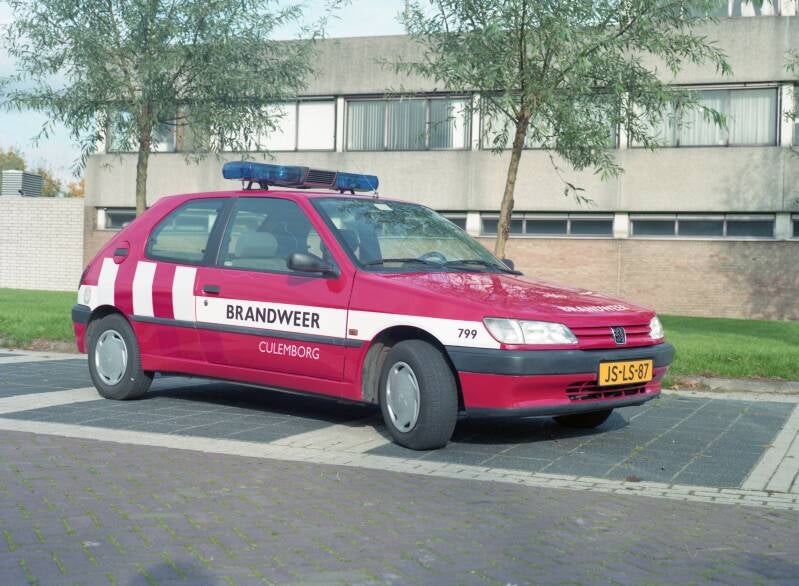 Kenteken: JS-LS-87 Roepnummer: 799 Type voertuig: DA Merk &amp; Type: Peugeot 306XR1,4 Opbouw: Bouwjaar: 1994 In dienst: 1994 Uit dienst: 2005. 
