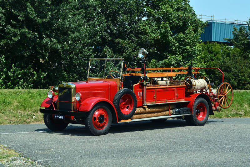 Kenteken: K-9909 > NJ-06-92 Roepnummer: Type voertuig: AS10 LD2000 Merk &amp; Type: Magirus ML Opbouw: Geesink Bouwjaar: 1930 In dienst: 1930 Uit dienst: 1968.   Museumobject bezit brandweer.