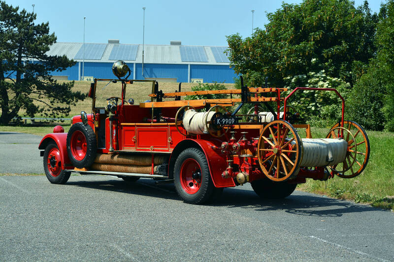 Kenteken: K-9909 > NJ-06-92 Roepnummer: Type voertuig: AS10 LD2000 Merk &amp; Type: Magirus ML Opbouw: Geesink Bouwjaar: 1930 In dienst: 1930 Uit dienst: 1968.   Museumobject bezit brandweer.