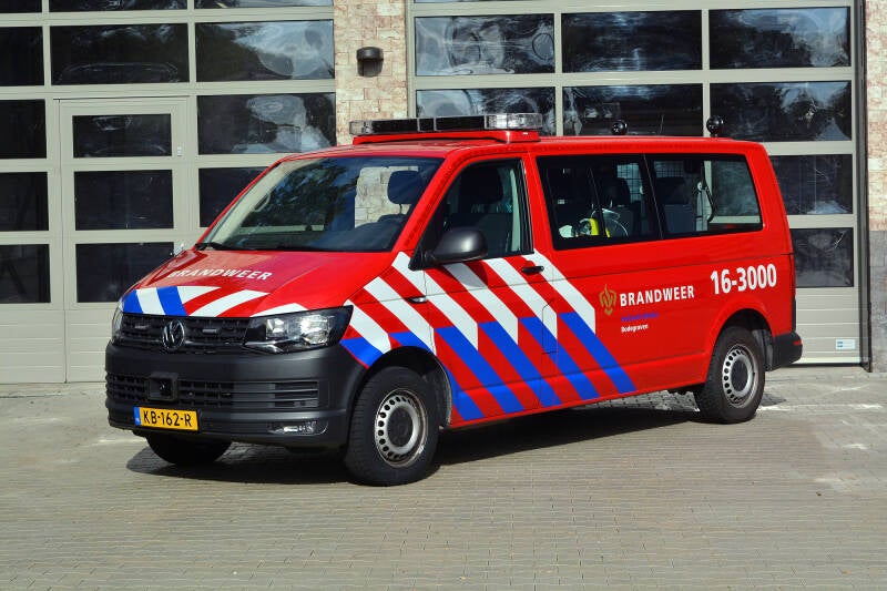 Kenteken: KB-162-R Roepnummer: 16-3000 Type voertuig: DB-K Merk &amp; Type: Volkswagen Transporter T6-Kombi 2,0TDi Opbouw: Bouwjaar: 2016 In dienst: 2016 Uit dienst: