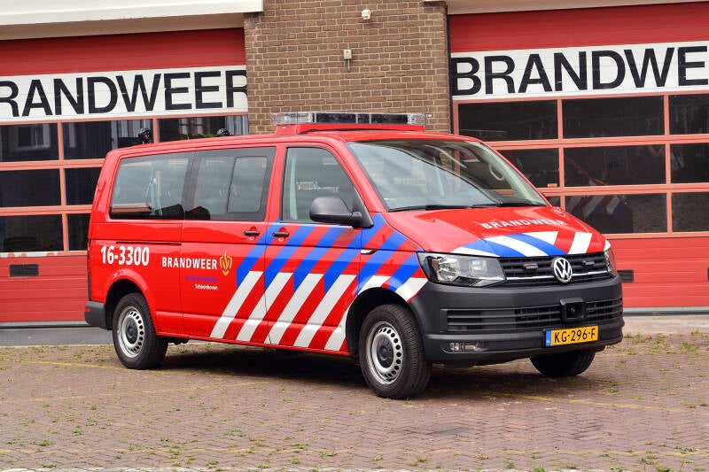 Kenteken: KG-296-F Roepnummer: 16-3300 Type voertuig: DB-K Merk &amp; Type: Volkswagen Transporter T6-Kombi 2,0TDi Opbouw: Bouwjaar: 2016 In dienst: 2016 Uit dienst: