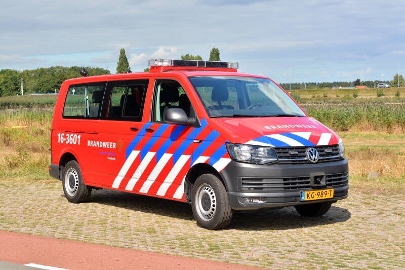 Kenteken: KG-989-TRoepnummer: 16-3601  Type voertuig: DB-K Merk &amp; Type: Volkswagen Transporter T6-Kombi 2,0TDi Opbouw: Bouwjaar: 2016 In dienst: 2016 Uit dienst: