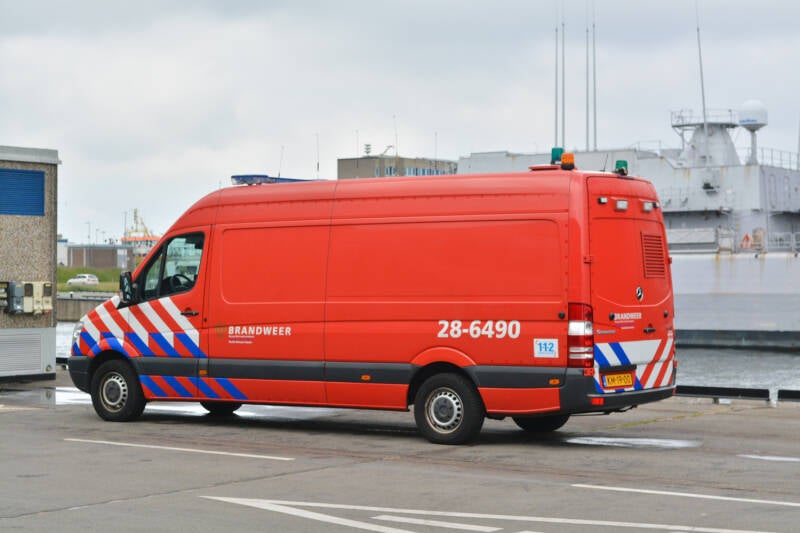 Kenteken: KM-19-00 Roepnummer: DKM 590 > 28-6490 Type voertuig: VC-3 Merk &amp; Type: Mercedes Benz ..[Sprinter] Opbouw: Bouwjaar: 2011 In dienst: 2011 Uit dienst: Standplaats: den Helder