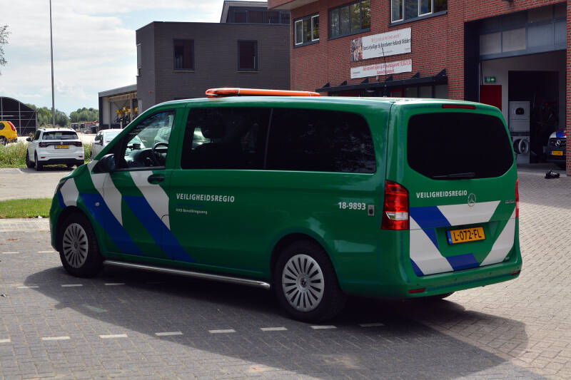 Kenteken: L-072-FL Roepnummer: 18-9893 Type voertuig: DA-OVD (bevolkingszorg) Merk &amp; Type: Mercedes Benz 116CDi32[Vito-Tourer] Opbouw: Bouwjaar: 2021 In dienst: 2021 Uit dienst: Standplaats: Regionaal inzetbaar Cluster / District: district Drechtsteden - 