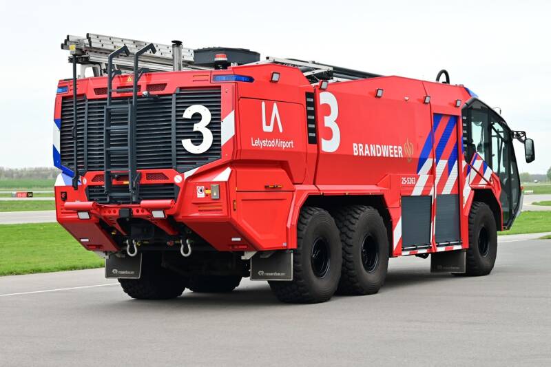 Kenteken: Roepnummer: 3 > 25-5263 Type voertuig: CT4 LD9000 T10000/1200 P250 Merk &amp; Type: Rosenbauer[New Panther](6x6) Opbouw: Rosenbauer Bouwjaar: 2021 In dienst: 2021 Uit dienst: