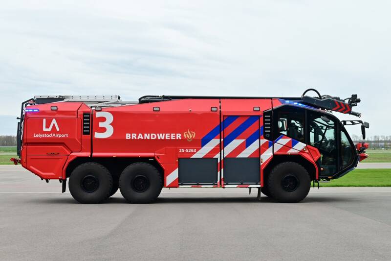 Kenteken: Roepnummer: 3 > 25-5263 Type voertuig: CT4 LD9000 T10000/1200 P250 Merk &amp; Type: Rosenbauer[New Panther](6x6) Opbouw: Rosenbauer Bouwjaar: 2021 In dienst: 2021 Uit dienst: