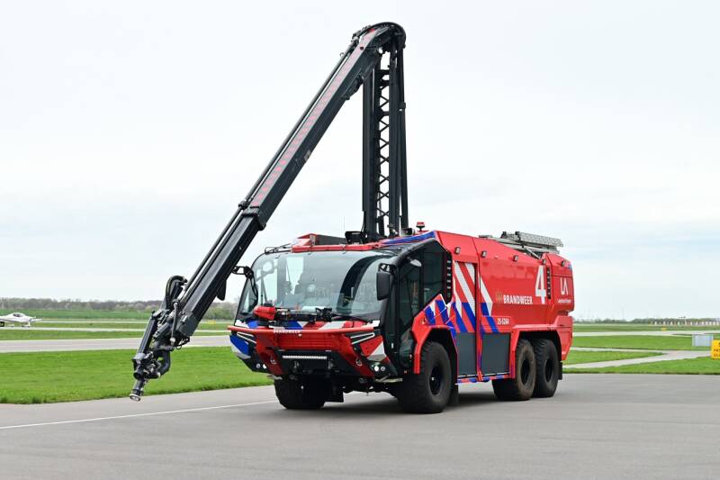 Kenteken: Roepnummer: 4 > 25-5264 Type voertuig: CT4 LD9000 T10000/1200 P250 Merk &amp; Type: Rosenbauer[New Panther](6x6) Opbouw: Rosenbauer Bouwjaar: 2021 In dienst: 2021