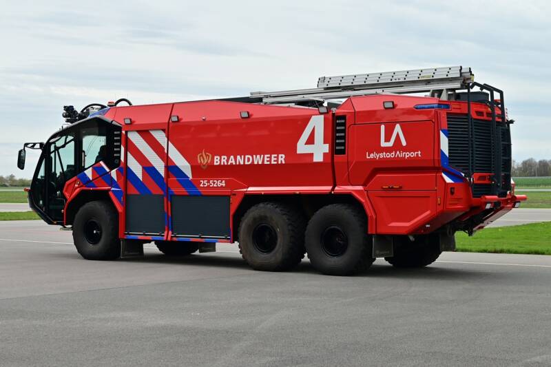 Kenteken: Roepnummer: 4 > 25-5264 Type voertuig: CT4 LD9000 T10000/1200 P250 Merk &amp; Type: Rosenbauer[New Panther](6x6) Opbouw: Rosenbauer Bouwjaar: 2021 In dienst: 2021