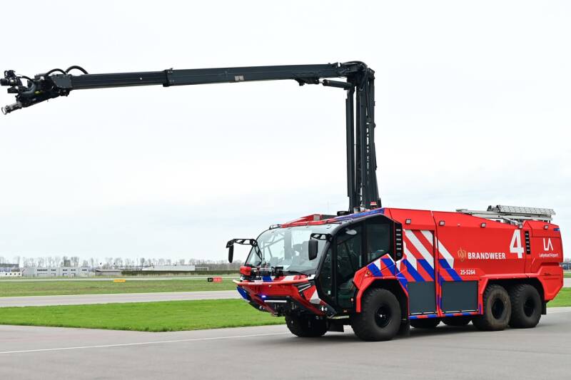 Kenteken: Roepnummer: 4 > 25-5264 Type voertuig: CT4 LD9000 T10000/1200 P250 Merk &amp; Type: Rosenbauer[New Panther](6x6) Opbouw: Rosenbauer Bouwjaar: 2021 In dienst: 2021