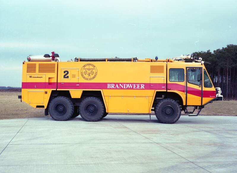 Kenteken: LM-07-18 Roepnummer: 2 Type voertuig: CT3 LD5500 T10000/600 P250 Merk &amp; Type: Kronenburg-MAC-11 Opbouw: Kronenburg Bouwjaar: 1995 In dienst: 2008 Uit dienst: 2008. Afkomstig van Vliegbasis Soesterberg