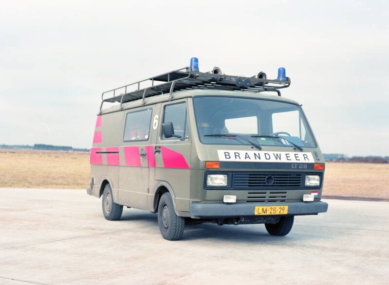 Kenteken: LM-28-29 Roepnummer: 6 Type voertuig: PM6 (MSD-LD1600) Merk &amp; Type: Volkswagen LT28 Opbouw: (Ajax-Ziegler) Bouwjaar: 1985 In dienst: 1985 Uit dienst: 199.