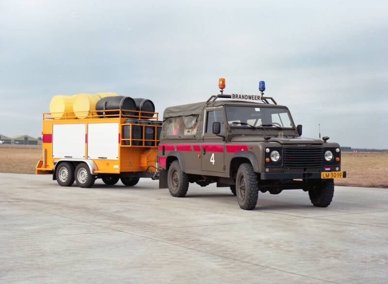 Kenteken: LM-30-19 Roepnummer: 4 Type voertuig: GM2 Merk &amp; Type: Landrover 110 Opbouw: Bouwjaar: 1989 In dienst: 1989 Uit dienst: 199?