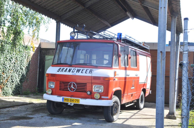 Kenteken: MB-84-79 Type voertuig: TS9 LD2000 HD230 T800 Merk &amp; Type: Mercedes Benz LF608D29 Opbouw: den Hartog-Ziegler Bouwjaar: 1975 In dienst: 1996 Uit dienst: 2007 Standplaats: Roermond. Overgenomen van Wessem