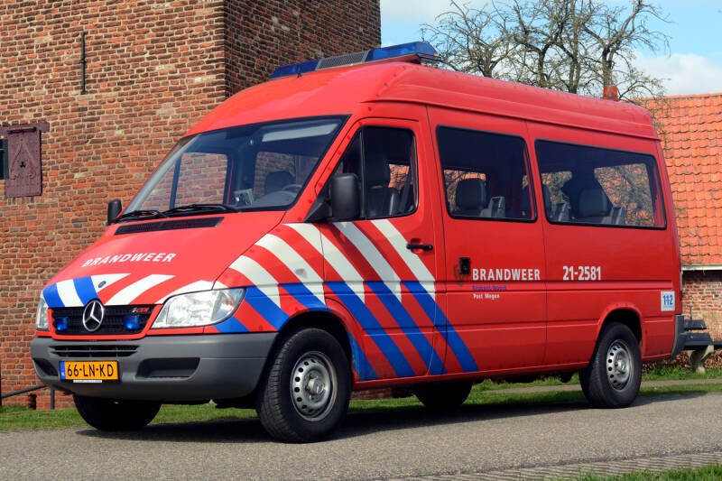 Kenteken: 66-LN-KD Roepnummer: 686 > 21-2581 Type voertuig: DB-K Merk &amp; Type: Mercedes Benz 211CDi35[Sprinter] Opbouw: Bouwjaar: 2003 In dienst: 2003 Uit dienst: 2018