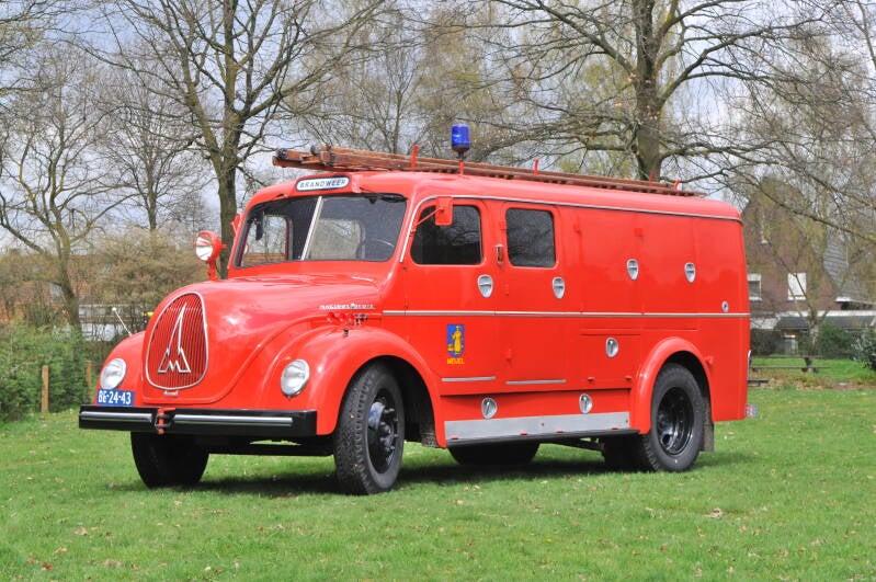 Kenteken: NB-91-26 Roepnummer: > BE-24-43 Type voertuig: TS6 HD250 T1000 Merk &amp; Type: Magirus Deutz Mercur S3500 Opbouw: Motorkracht-Baghytra Bouwjaar: 1952 In dienst: 1953 Uit dienst: 1972.  Museumobject bezit brandweer. 