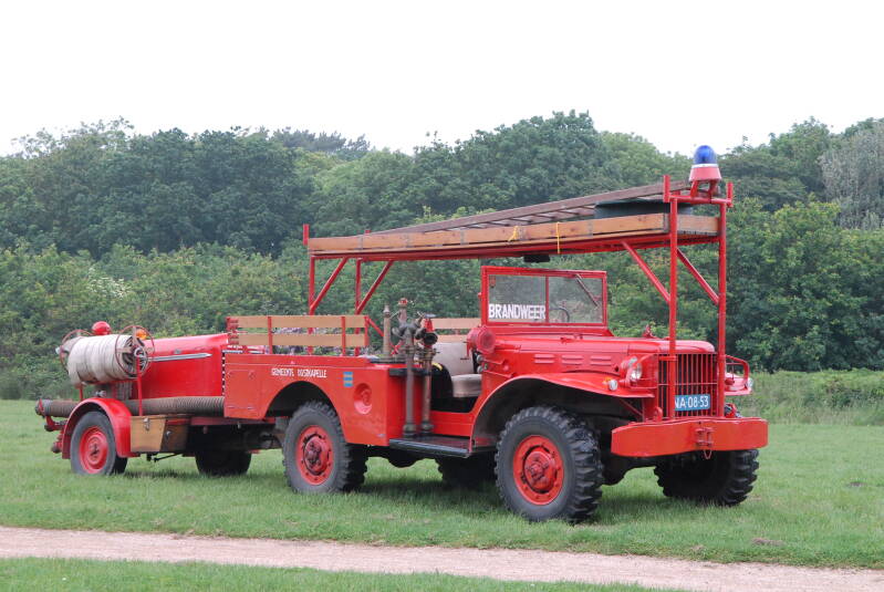 Roepnummer: Kenteken: K-20500 > NA-08-53 Type voertuig: PM11 Merk &amp; Type: Dodge T214 Opbouw: van Bergen Bouwjaar: 1944 In dienst: 1948 Uit dienst: 1976. Museumobject bezit brandweer. 