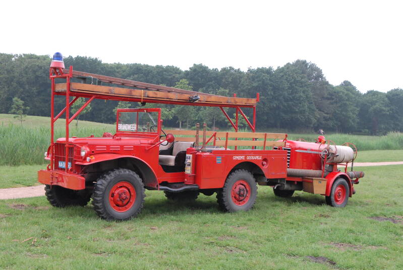 Roepnummer: Kenteken: K-20500 > NA-08-53 Type voertuig: PM11 Merk &amp; Type: Dodge T214 Opbouw: van Bergen Bouwjaar: 1944 In dienst: 1948 Uit dienst: 1976. Museumobject bezit brandweer. 