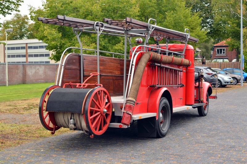 Kenteken: A-31172 > NJ-40-19 Roepnummer: Type voertuig: TS12 LD2400 Merk &amp; Type: Studebaker K15-62 Opbouw: van Bergen Bouwjaar: 1939 In dienst: 1939 Uit dienst: 1976. 