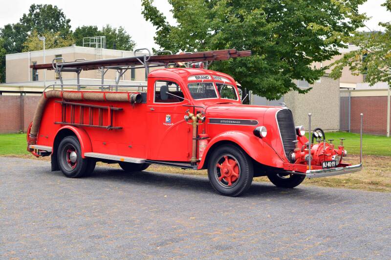 Kenteken: A-31172 > NJ-40-19 Roepnummer: Type voertuig: TS12 LD2400 Merk &amp; Type: Studebaker K15-62 Opbouw: van Bergen Bouwjaar: 1939 In dienst: 1939 Uit dienst: 1976. 