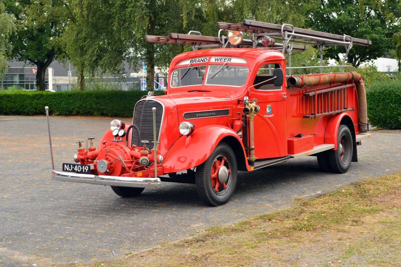 Kenteken: A-31172 > NJ-40-19 Roepnummer: Type voertuig: TS12 LD2400 Merk &amp; Type: Studebaker K15-62 Opbouw: van Bergen Bouwjaar: 1939 In dienst: 1939 Uit dienst: 1976. 