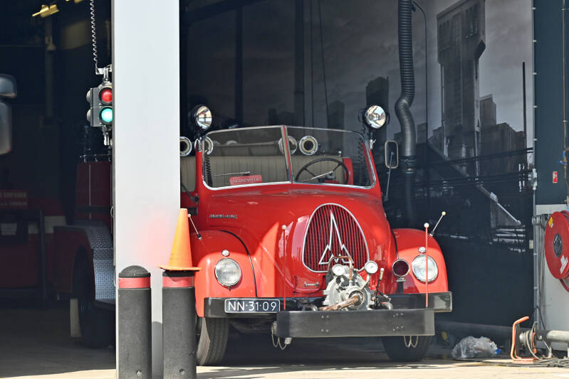 Kenteken: P-3383. > NN-31-09 Roepnummer: Type voertuig: SB3 LD2000 T2000/400 Merk &amp; Type: Magirus Deutz S3500 Opbouw: Hendricks-Pennock Bouwjaar: 1953 In dienst: 1953 Uit dienst: 19.. Standplaats: Geleen