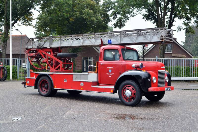Kenteken: NV-88-55 Roepnummer: Type voertuig: AL-17+2 Merk &amp; Type: Commer T255[Superpoise] Opbouw: Remmers-Metz Bouwjaar: 1955 In dienst: 1960 Uit dienst: 1981. In bezit van brandweermuseum Hoogezan