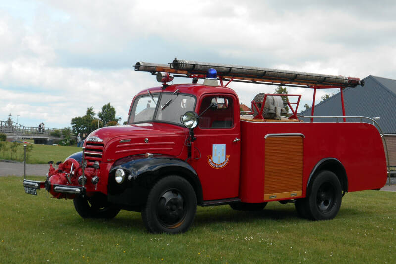 Kenteken: NV-95-13 Roepnummer: Type voertuig: AS10 LD2500 Merk &amp; Type: Fordson Thames Opbouw: van Bergen Bouwjaar: 1955 In dienst: 1955 Uit dienst: 1974