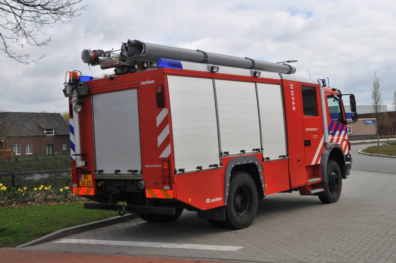 Kenteken: BS-SG-25 Roepnummer: HD749 > 23-2632 Type voertuig: TS7 LD3000 HD250 T2200/200 Merk &amp; Type: Mercedes Benz 1628AF38[Atego] Opbouw: Rosenbauer Bouwjaar: 2007 In dienst: 2007 Uit dienst: