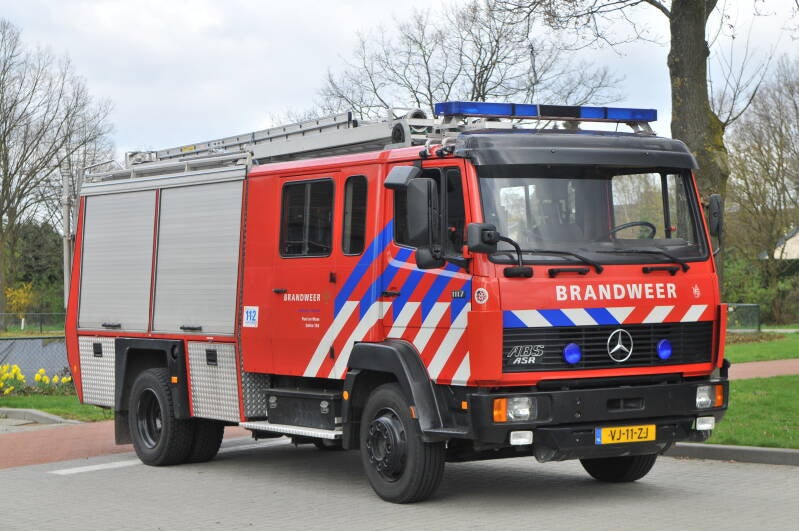Kenteken: VJ-11-ZJ Roepnummer: HD739 > 23-2631 Type voertuig: TS8 LD3000 HD250 T2000 Merk &amp; Type: Mercedes Benz 1117F37[Ecol] Opbouw: Doeschot-Rosenbauer Bouwjaar: 1990 In dienst: 1990 Uit dienst: 2009.   Naar regio als regio oefen TS.