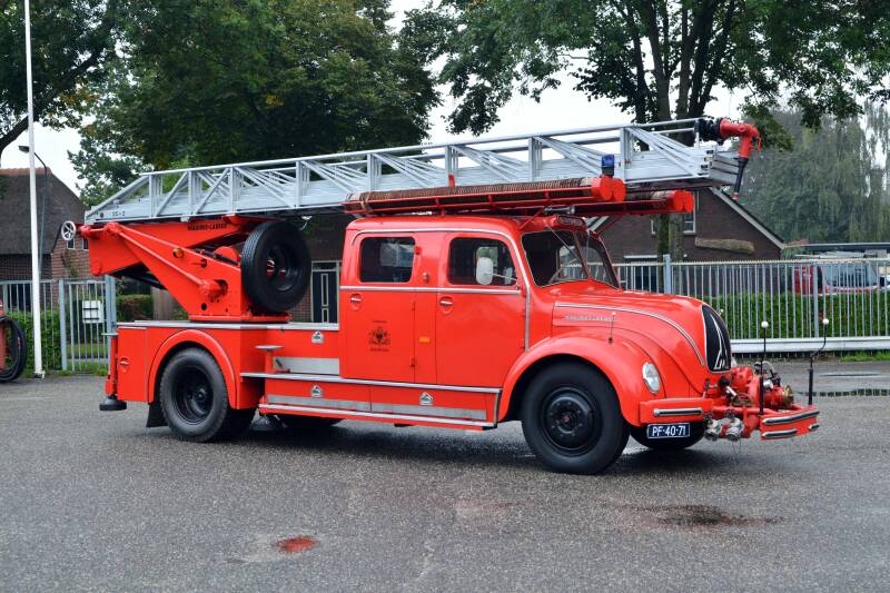 Kenteken: PF-40-71 Roepnummer: 20-651 Type voertuig: AL-25 [LD1600] Merk &amp; Type: Magirus Deutz S3504 Opbouw: Magirus Bouwjaar: 1955 In dienst: 1976 Uit dienst: 1991.  HBVV Hoogezand-Sappemeer