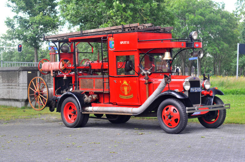 Kenteken: B-15997 > PN-52-15 Roepnummer: Type voertuig: AS8 LD1200 Merk &amp; Type: Ford-AA Opbouw: Bikkers Bouwjaar: 1931 In dienst: 1931 Uit dienst: 1956