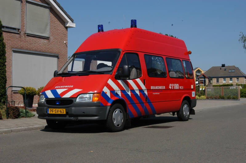 Kenteken: PF-SV-63 Roepnummer: 41-180 > 07-1401 Type voertuig: DB Merk &amp; Type: Ford Transit 100D-Combi Opbouw: C&amp;C-Products Bouwjaar: 1996 In dienst: 1996 Uit dienst: 2012. Verkocht aan brandweer Ermelo tbv de jeugdbrandweer Ermelo-Putten.