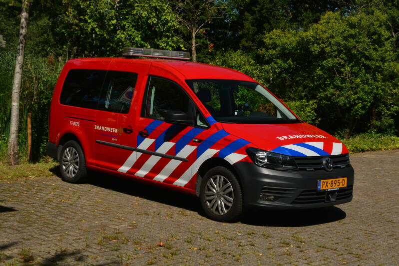 Kenteken: PX-895-D Roepnummer: 17-9076 Type voertuig: DA-HS (reserve) Merk &amp; Type: Volkswagen Caddy-Kombi 2,0TDi Opbouw: Bouwjaar: 2017 In dienst: 2017 Uit dienst: Standplaats: Regionaal inzetbaar.  Tbv 25kV-team.